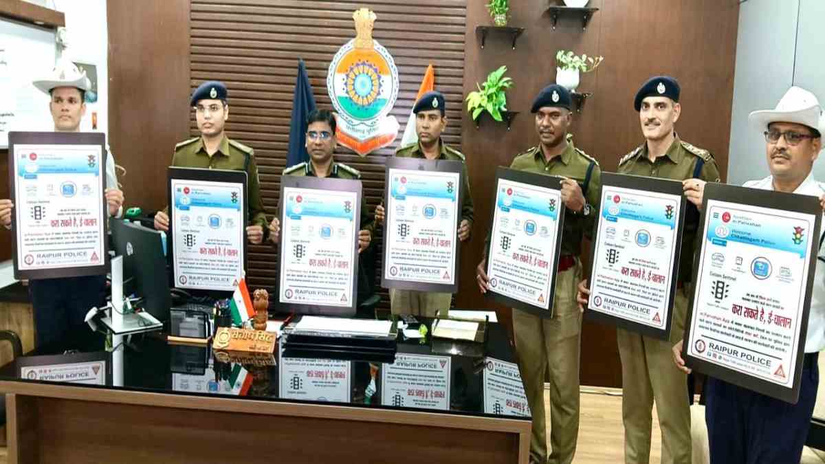 छत्तीसगढ़ में एम परिवहन एप्स का नया वर्जन लागू : रायपुर पुलिस ने जारी किया पोस्टर, अब आम नागरिक नियम तोड़ने वाले चालकों का फोटो-वीडियो बनाकर एप पर कर सकेंगे शिकायत