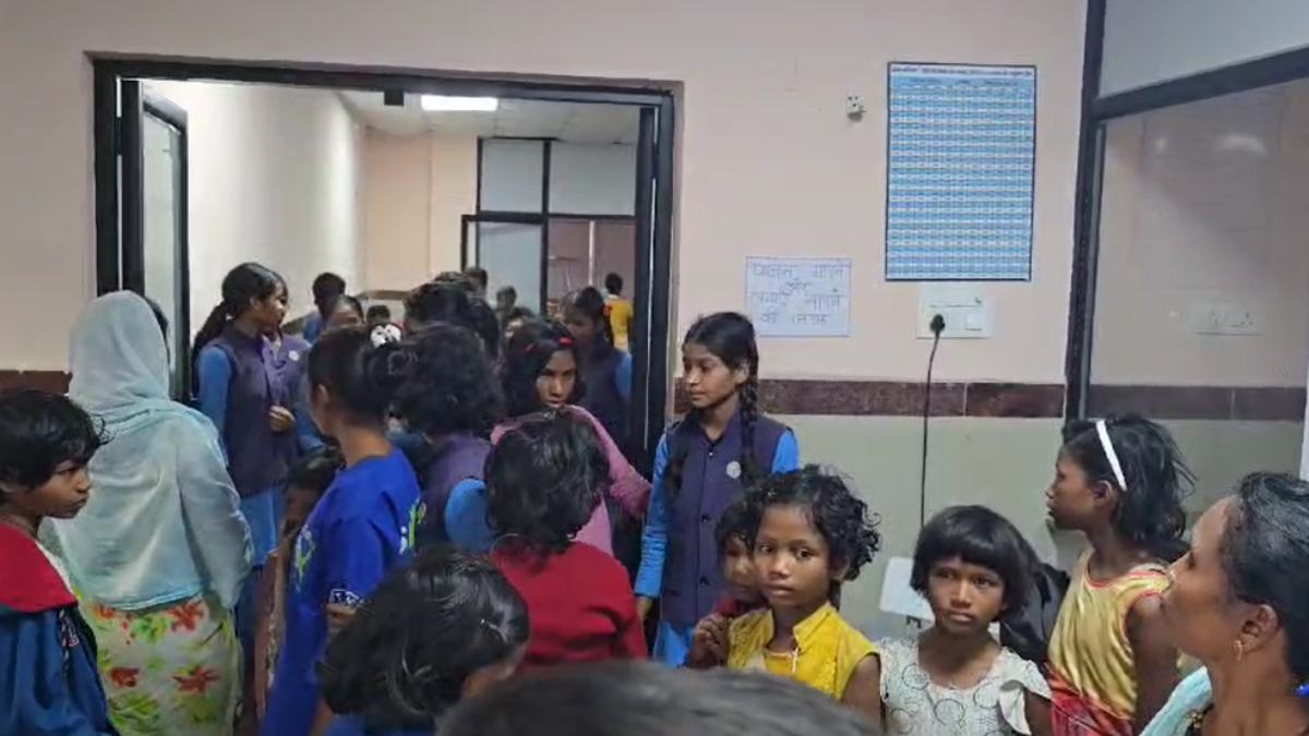 Breaking News : बालिका आश्रम में बड़ी लापरवाही, खाने में मिली छिपकली, 27 बच्चों की बिगड़ी तबीयत