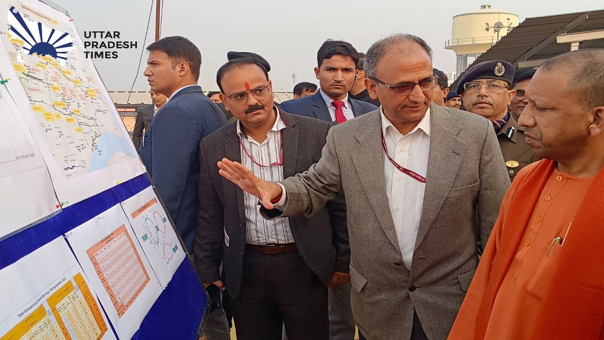 MahaKumbh 2025 : प्रयागराज एयरपोर्ट में युद्ध स्तर पर चल रही तैयारियां, सीएम ने लिया कार्यों का जायजा, बोले- यात्रियों को किसी प्रकार की असुविधा न हो