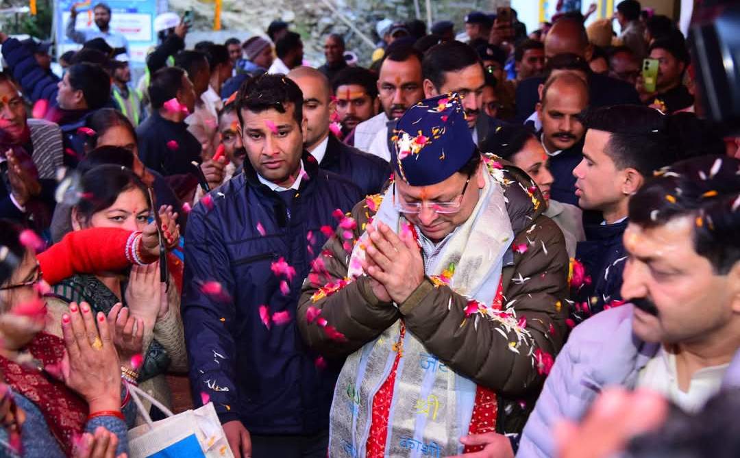 ओंकारेश्वर मंदिर पहुंचे सीएम धामी, पाण्डव नृत्य में हुए शामिल, उखीमठ में की पूजा अर्चना