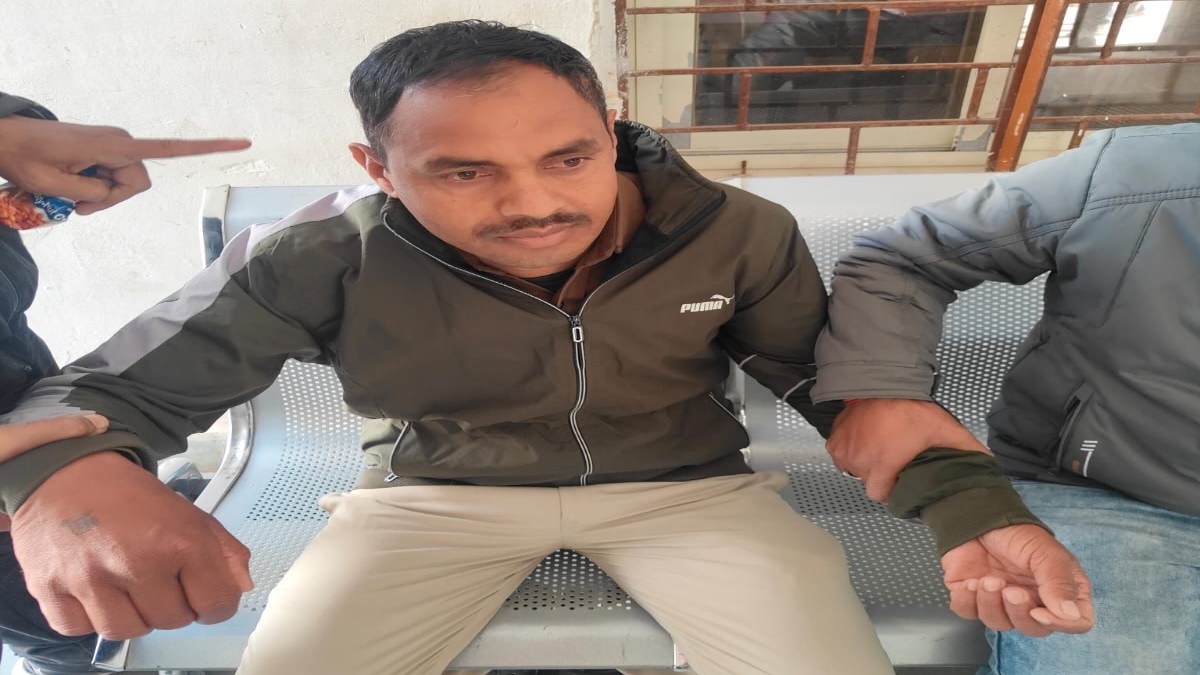 MP में लोकायुक्त की बड़ी कार्रवाई: 15 हजार की रिश्वत लेते आरक्षक को रंगे हाथों दबोचा, इस मामले में ले रहा था घूस 