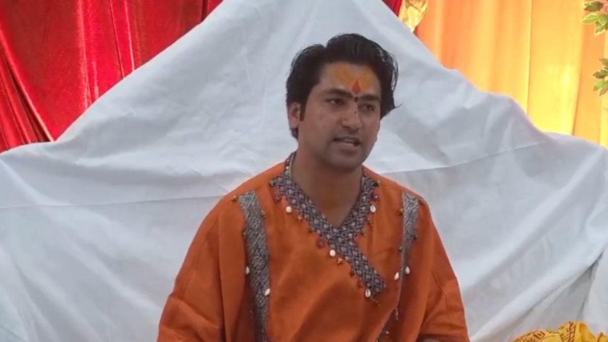‘कायदे में रहोगे तो फायदे में रहोगे…’, मुसलमानों को लेकर धीरेंद्र शास्त्री का बड़ा बयान, कहा- ‘देश संविधान से चलेगा न कि बाबा के ज्ञान से’