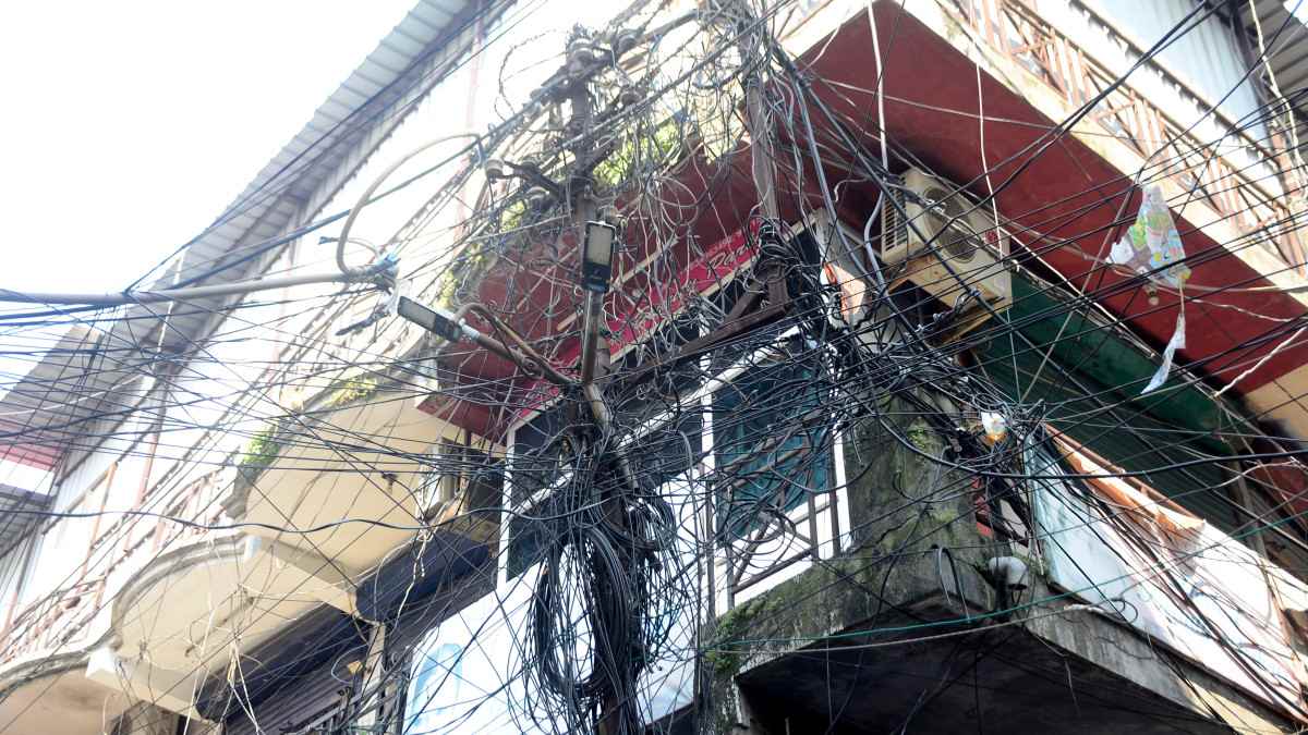 Dehradun News: देहरादून में अंडरग्राउंड होंगी हाईटेंशन और बिजली लाइनें, बिजली चोरी पर लगेगी रोक