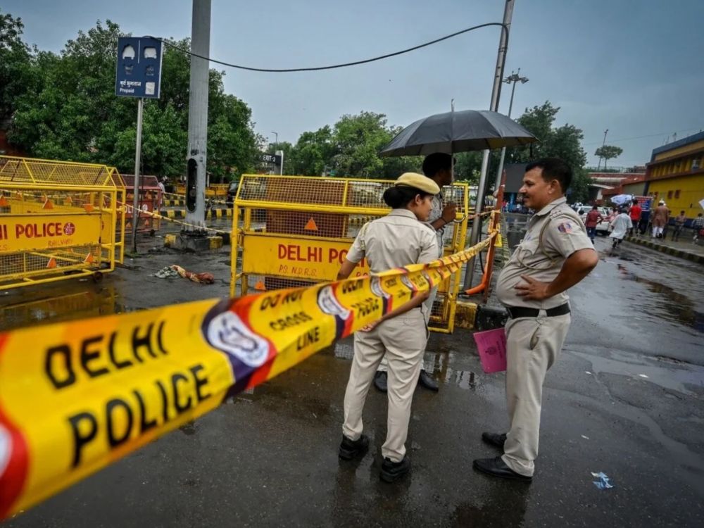 Delhi Encounter: दिल्ली पुलिस ने पंजाबी बाग में दो बदमाशों का किया एनकाउंटर, 80 वारदातों में थे आरोपी