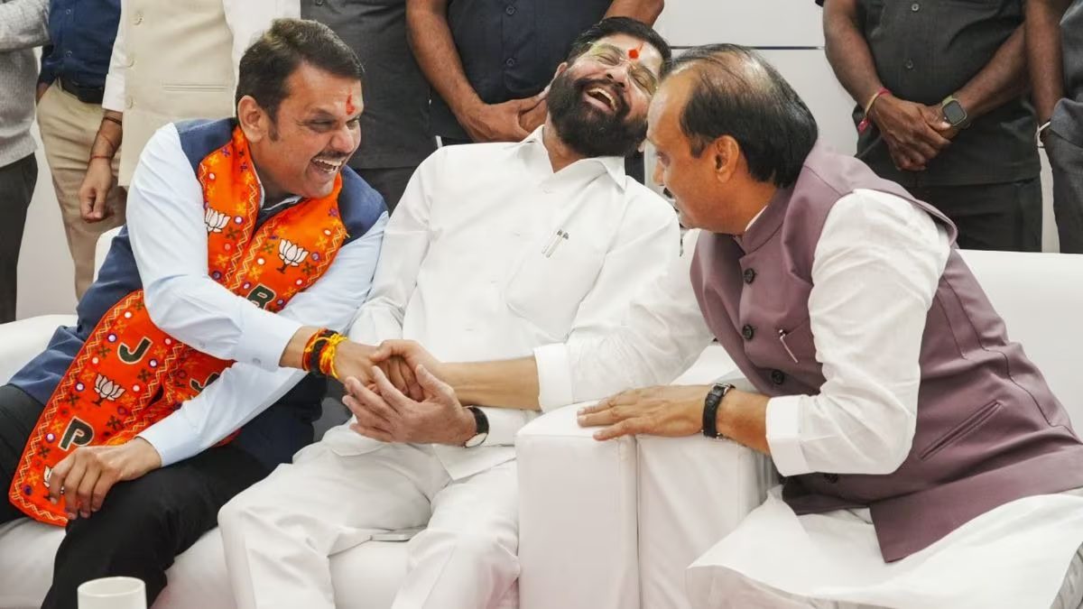Fadnavis Cabinet Expansion: महाराष्ट्र में आज फडणवीस कैबिनेट का विस्तार, 32 मंत्री ले सकते हैं शपथ, मुंबई की जगह नागपुर में शपथ ग्रहण, मंत्रिमंडल में संघ का दिखेगा असर
