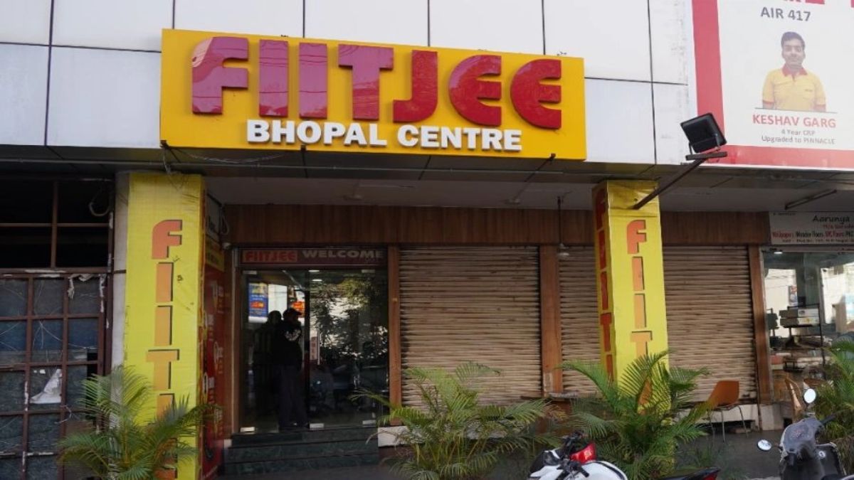 बड़ी खबरः FIITJEE कोचिंग संचालकों पर FIR, फीस हड़पने और कोचिंग शिक्षकों को सैलरी नहीं देने का आरोप