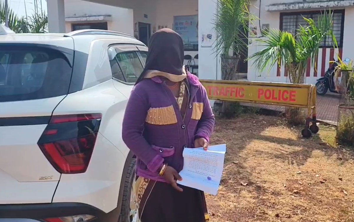 पूर्व सरपंच पर छेड़छाड़ का आरोप: महिला बोली- अकेला पाकर शारीरिक संबंध का बनाया दबाव, मना करने पर…