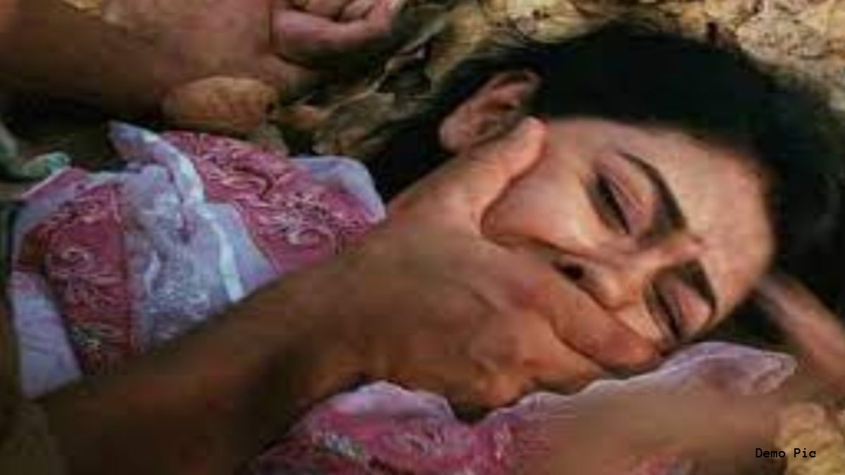 घर में घुसकर महिला के साथ सामूहिक दुष्कर्म: पति के दोस्तों ने ही लूटी इज्जत, शादी समारोह में गए थे परिजन