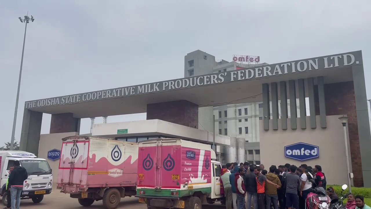 OMFED के ड्राइवरों ने की हड़ताल, भुवनेश्वर और कटक में नहीं हुई दूध की सप्लाई