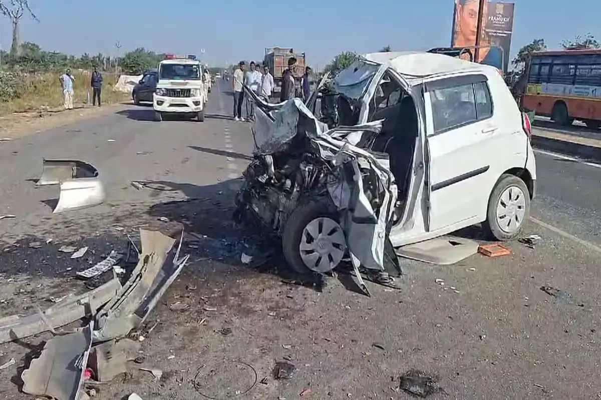 गुजरात में हुए सड़क हादसे में 7 लोगों की मौतः डिवाइडर फांदकर दूसरी गाड़ी से टकरा गई कार, मरने वालों में पांच कॉलेज स्टूडेंट्स- Gujarat Road Accident