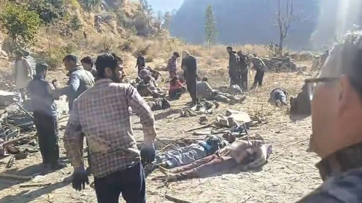 30 यात्रियों से भरी बस 200 फीट गहरी खाई में गिरी, परखच्चे उड़े, कई लोगों के मरने की आशंका, हिमाचल प्रदेश के कुल्लू में बड़ा सड़क हादसा