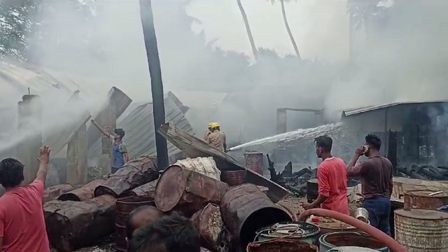 पुरी : साबुन फैक्ट्री में लगी भीषण आग, लाखों की संपत्ति जलकर खाक