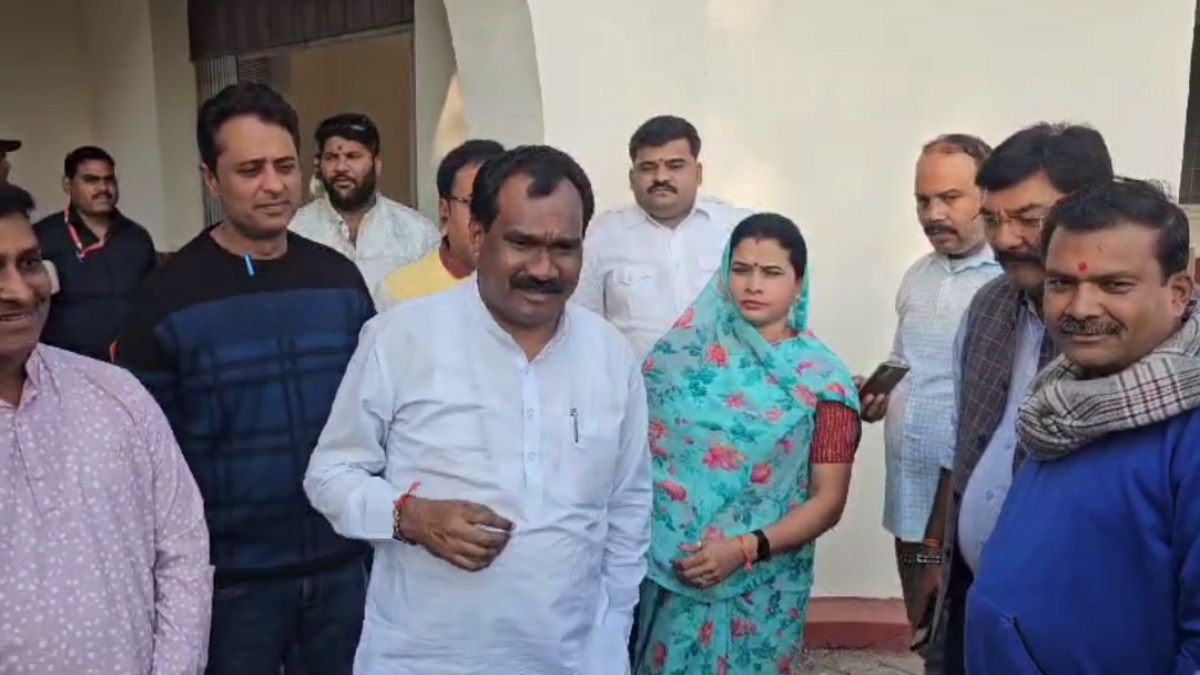 खंडवा के विकास को लेकर सर्किट हाउस में हुई बैठक: कलेक्टर-एसपी के साथ विधायक और महापौर हुए शामिल, आमजन से जुड़े इन अहम मुद्दों पर हुई चर्चा 