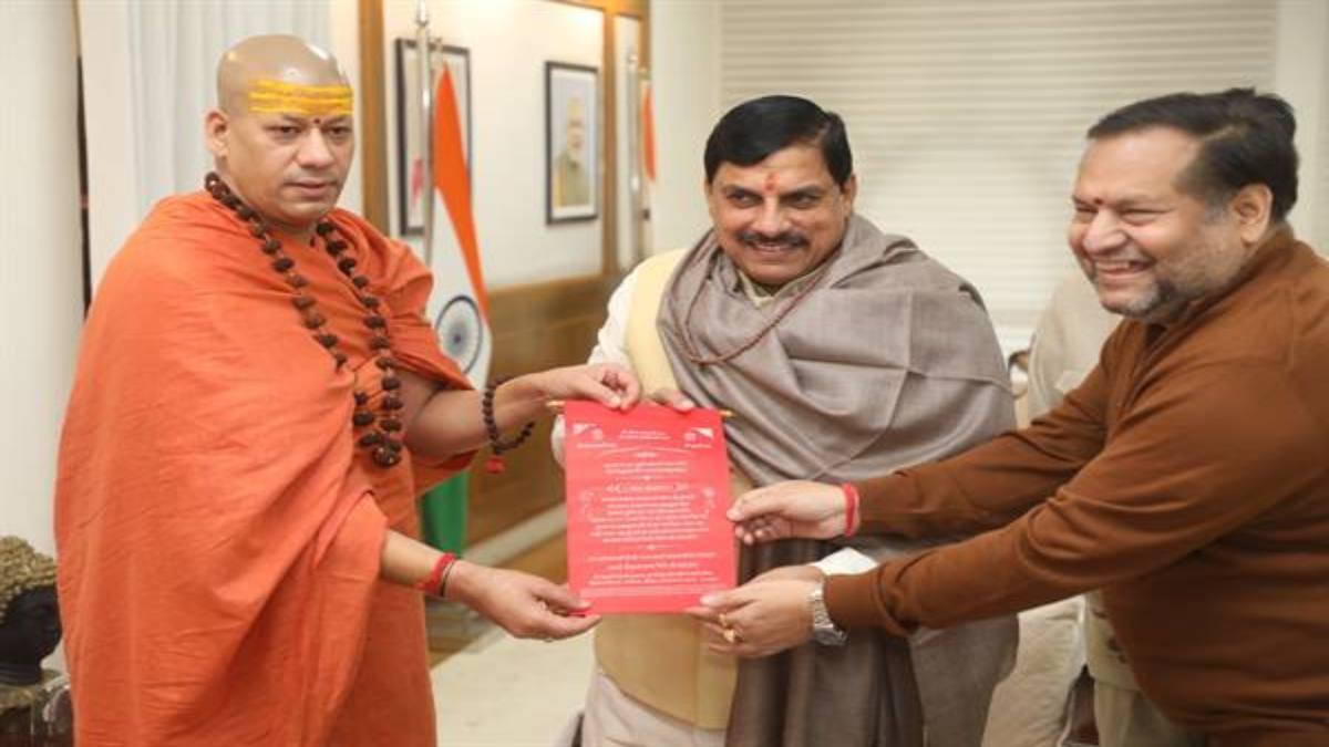 CM डॉ मोहन यादव से  हरिद्वार के आचार्य ने की भेंट: स्वामी कैलाशानंद बोले- उज्जैन में साधु-संतों को आश्रम के लिए भूमि देने का निर्णय प्रशंसनीय