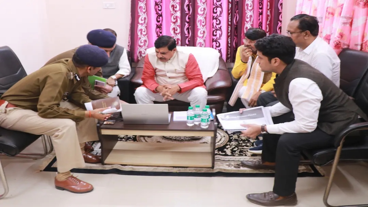 नक्सल गतिविधियों के नियंत्रण में जीरो टॉलरेंस की नीति का हो पालन, CM डॉ मोहन ने पुलिस एवं प्रशासनिक अधिकारियों को दिए ये निर्देश