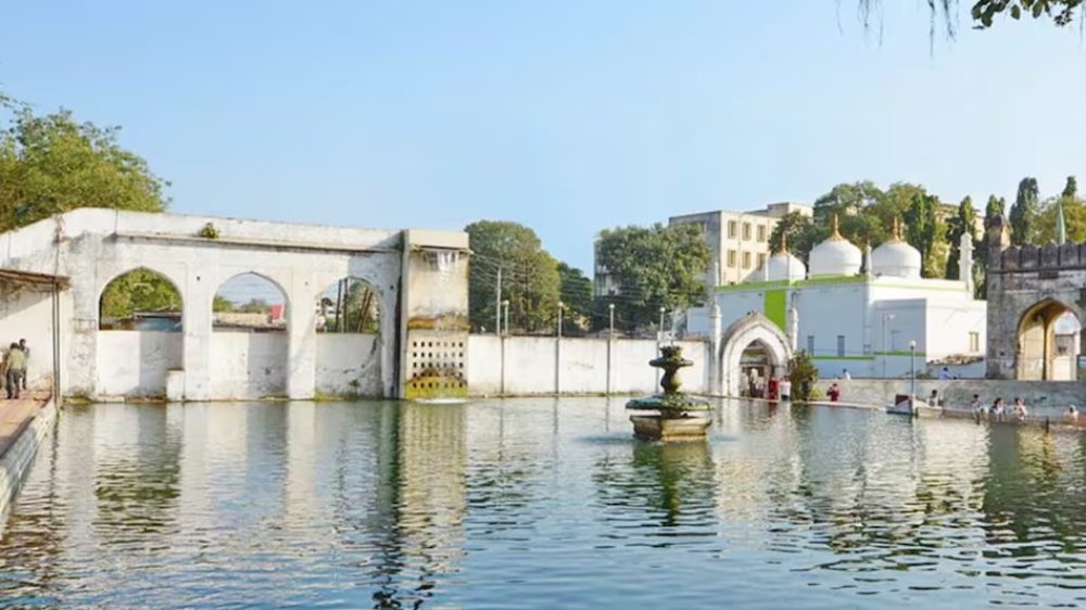 Waqf Board का काला कारनामा: किसानों की 300 एकड़ जमीन पर ठोका दावा, 103 लोगों को भेजा नोटिस