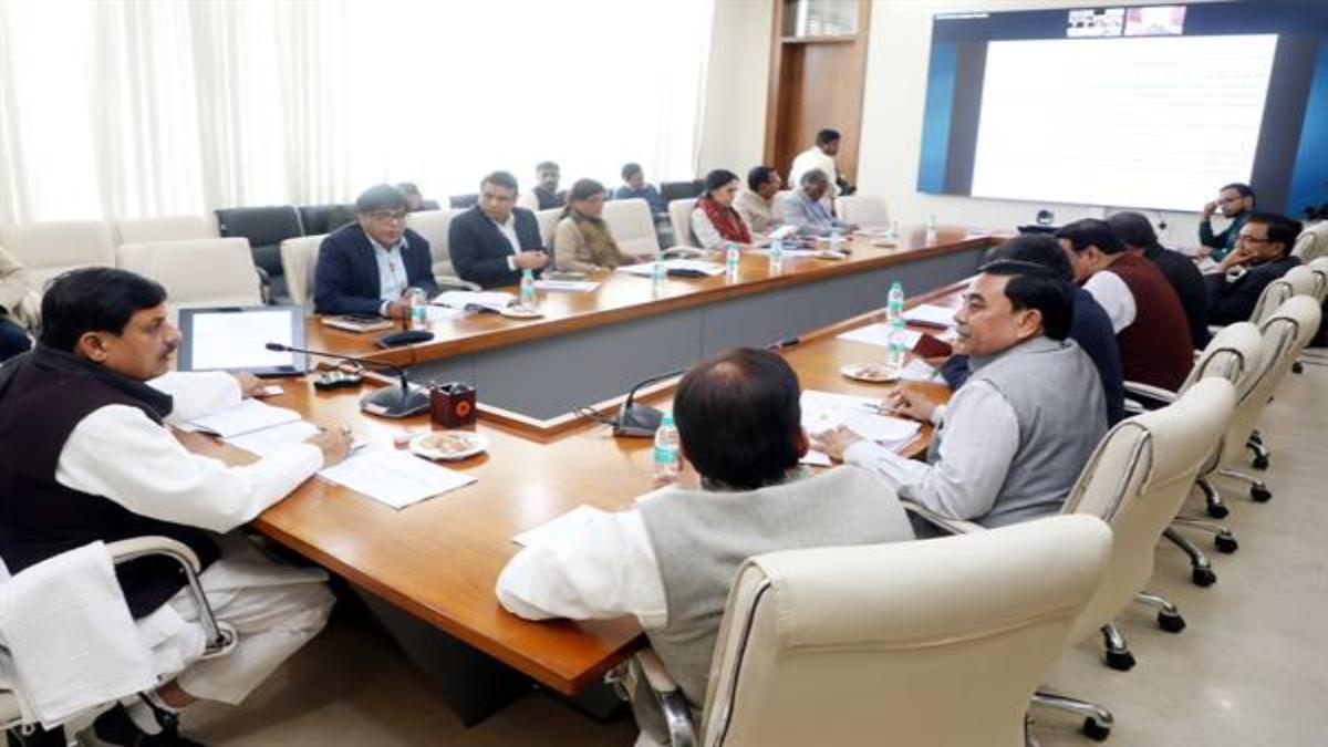 CM डॉ मोहन ने की रीवा-शहडोल संभाग की समीक्षा: कहा- सभी विकास कार्य नियोजित ढंग और तय समय-सीमा में करें पूरा, अधिकारियों को दिए ये निर्देश