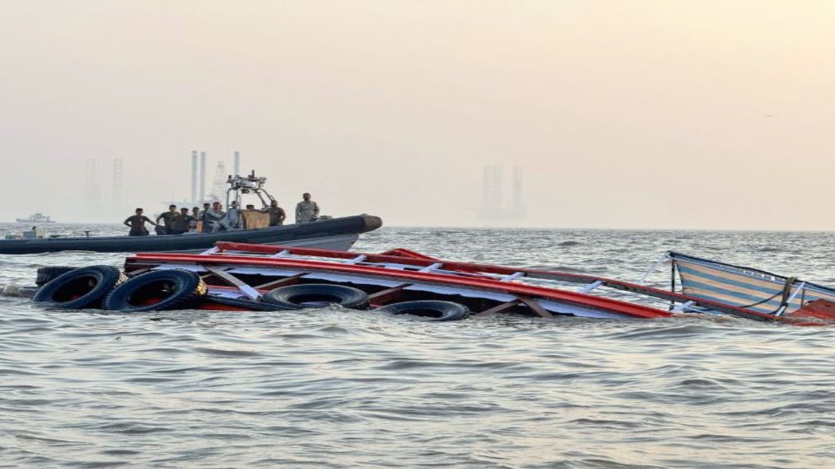Mumbai Boat Accident: गेटवे ऑफ इंडिया के पास नाव से टकराया नेवी क्राफ्ट, 4 नौसेना कर्मियों समेत 13 लोगों की मौत, 101 बचाए गए