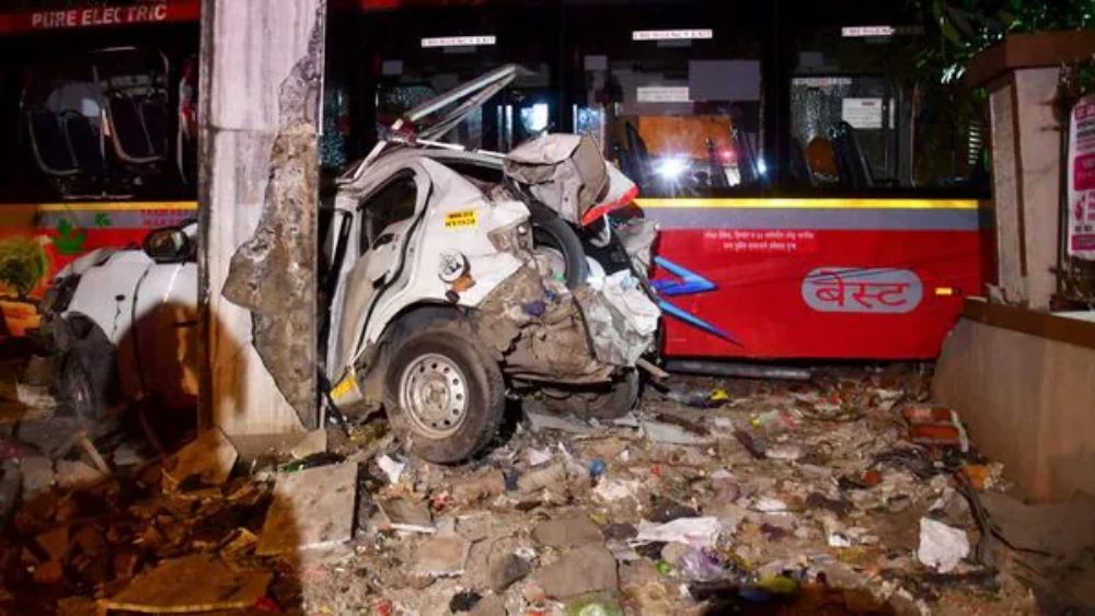 Mumbai: मुंबई में बड़ा सड़क हादसा, बेकाबू बस ने 30 लोगों को कुचला, 6 की मौत, देखें खौफनाक मंजर का VIDEO
