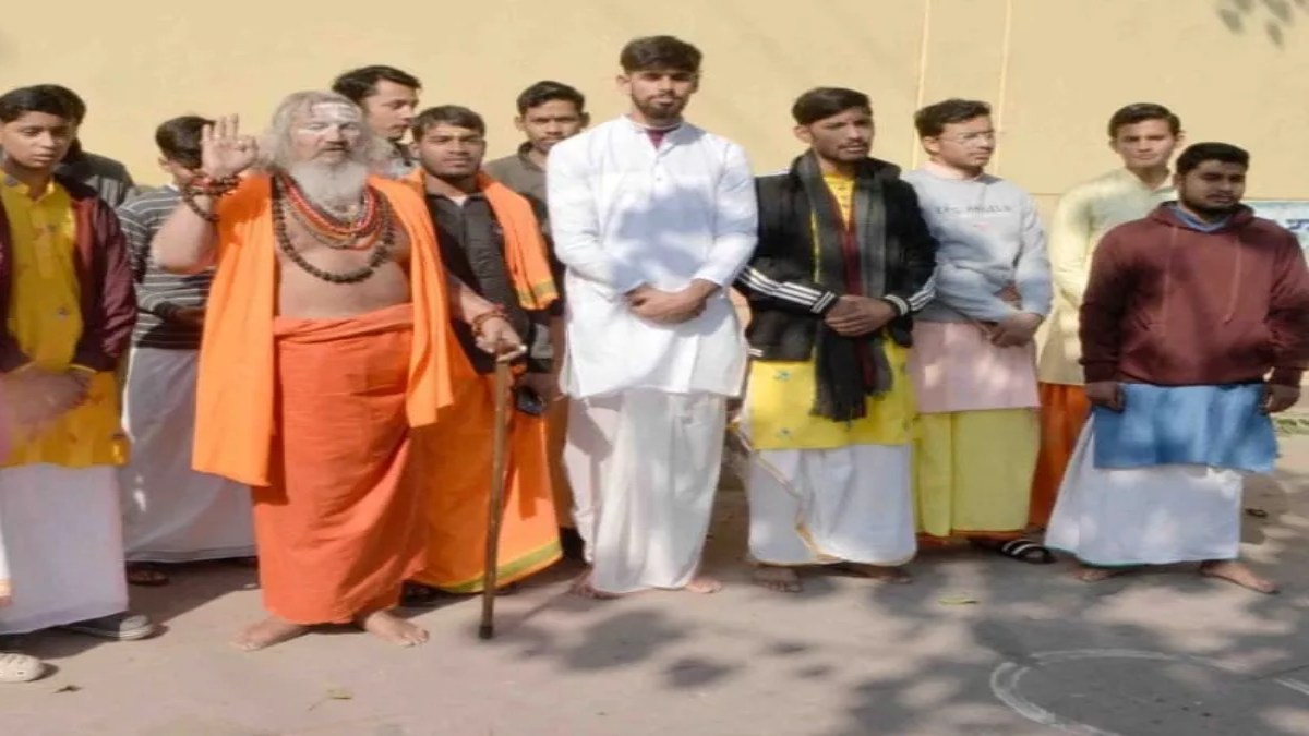 हिंदुओं की रक्षा सुनिश्चित करे सरकार: अत्याचार नहीं रुका तो बांग्लादेश कूच करेंगे नागा, अटल अखाड़ा के महंत ने दी चेतावनी