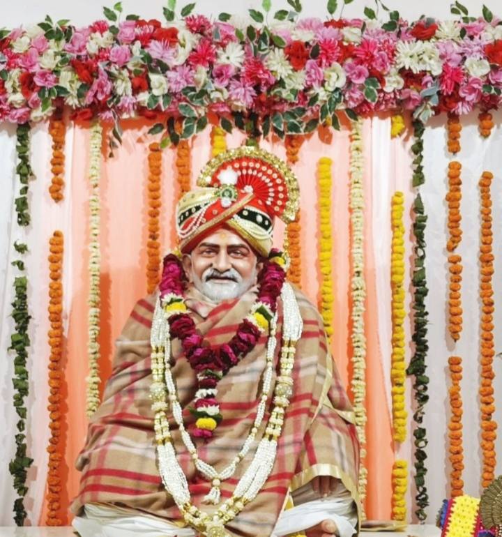 फिरोजाबाद जिले से है नीम करोली बाबा का गहरा नाता, जन्मोत्सव पर उमड़ी श्रद्धालुओं की भीड़