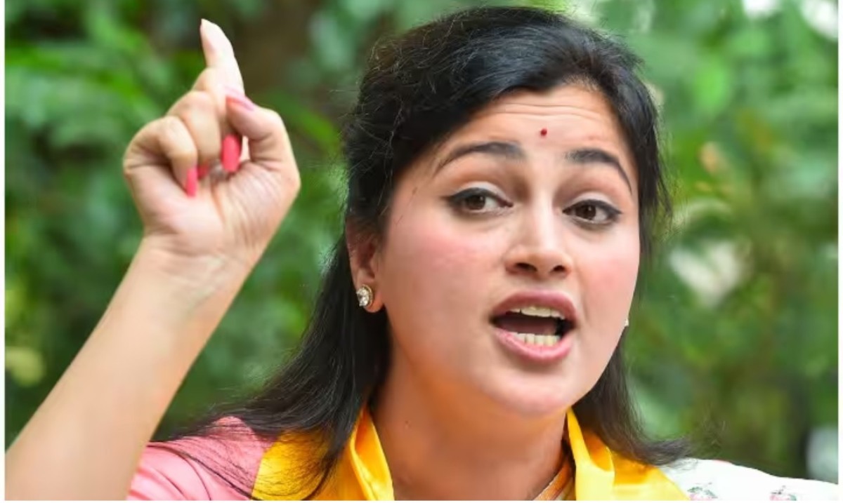 Navneet Rana: ‘अब राम….’, फडणवीस के शपथ लेते ही विपक्ष पर बरसीं नवनीत राणा, उद्धव ठाकरे का नाम लेते हुए कही ये बड़ी बात