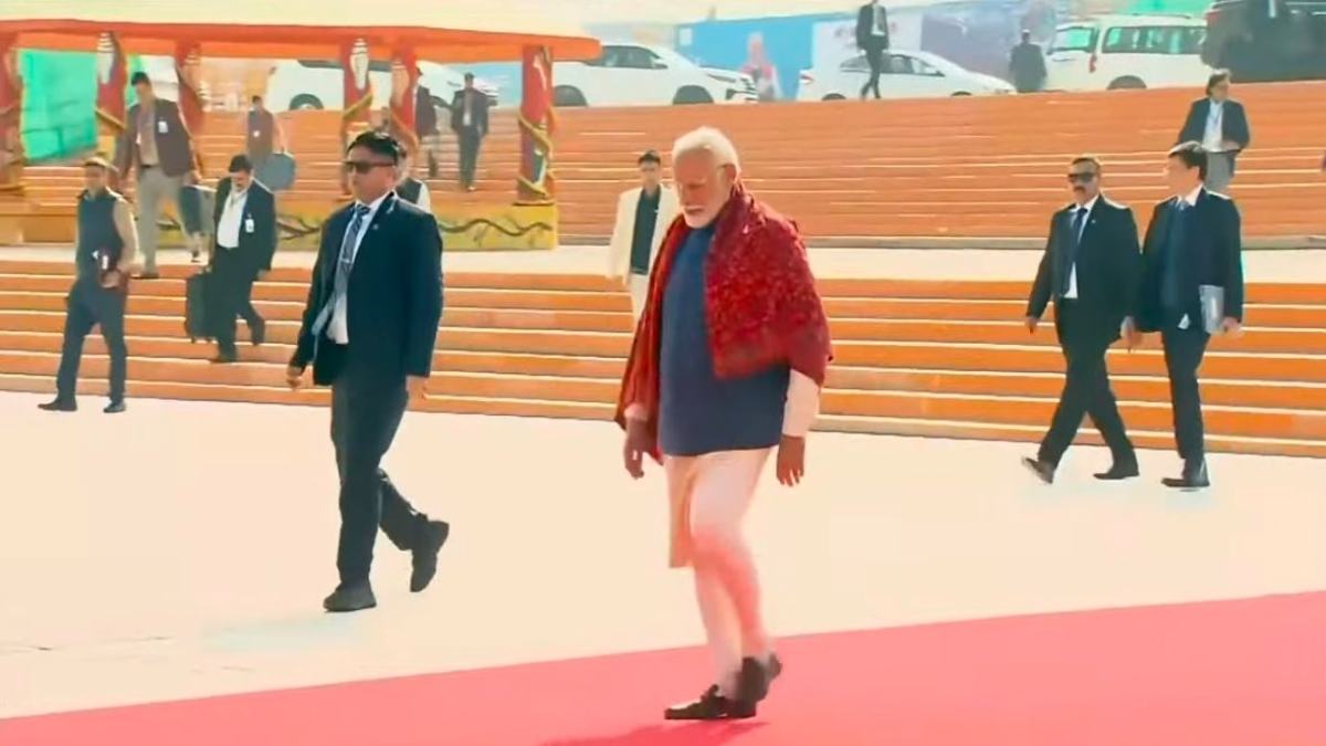 Mahakumbha 2025: प्रयागराज पहुंचे प्रधानमंत्री नरेंद्र मोदी, महाकुंभ की तैयारियों का ले रहे जायजा