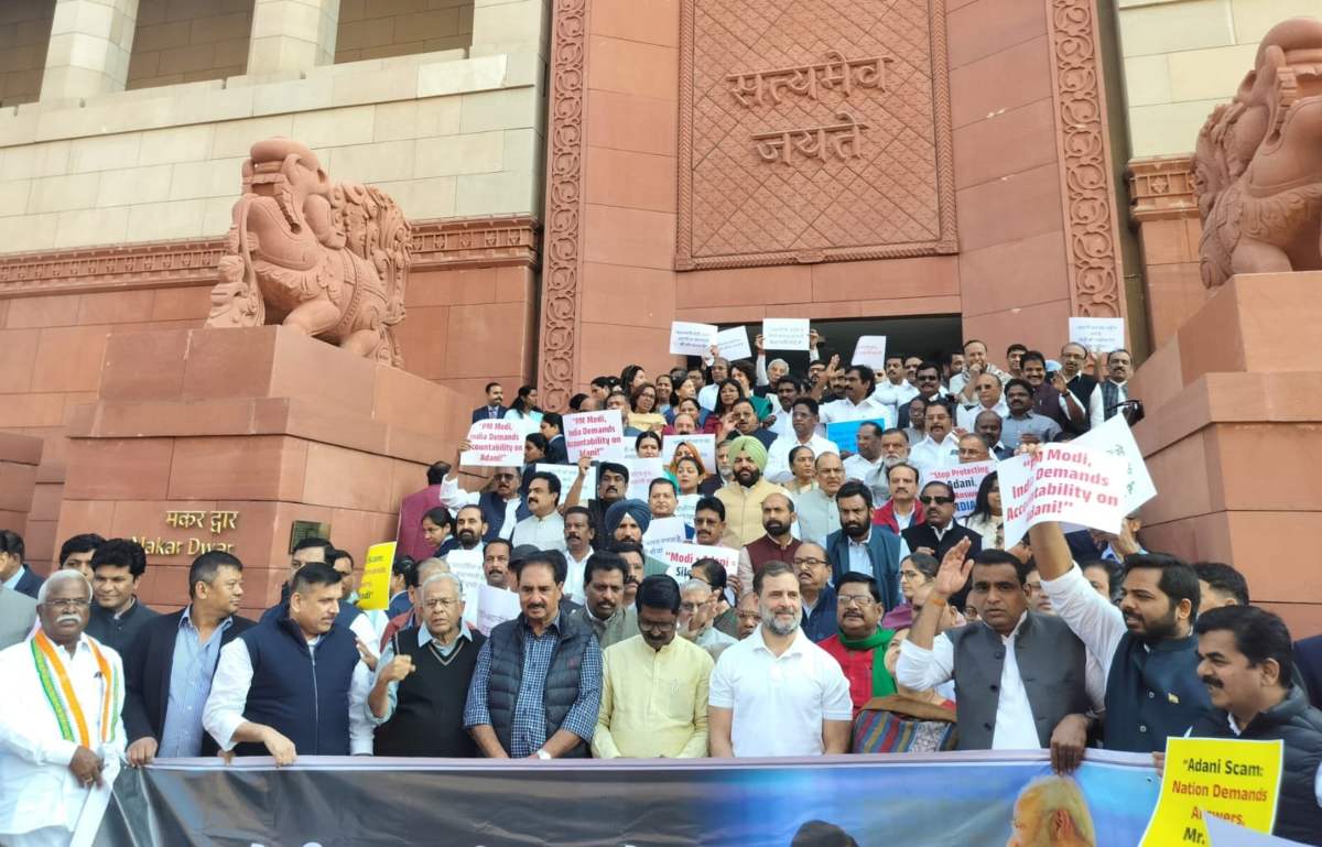 संसद में अडाणी-संभल हिंसा पर कांग्रेस का प्रदर्शन, SP-TMC ने किया किनारा; राज्यसभा की कार्यवाही शुरू- Parliament Winter Session