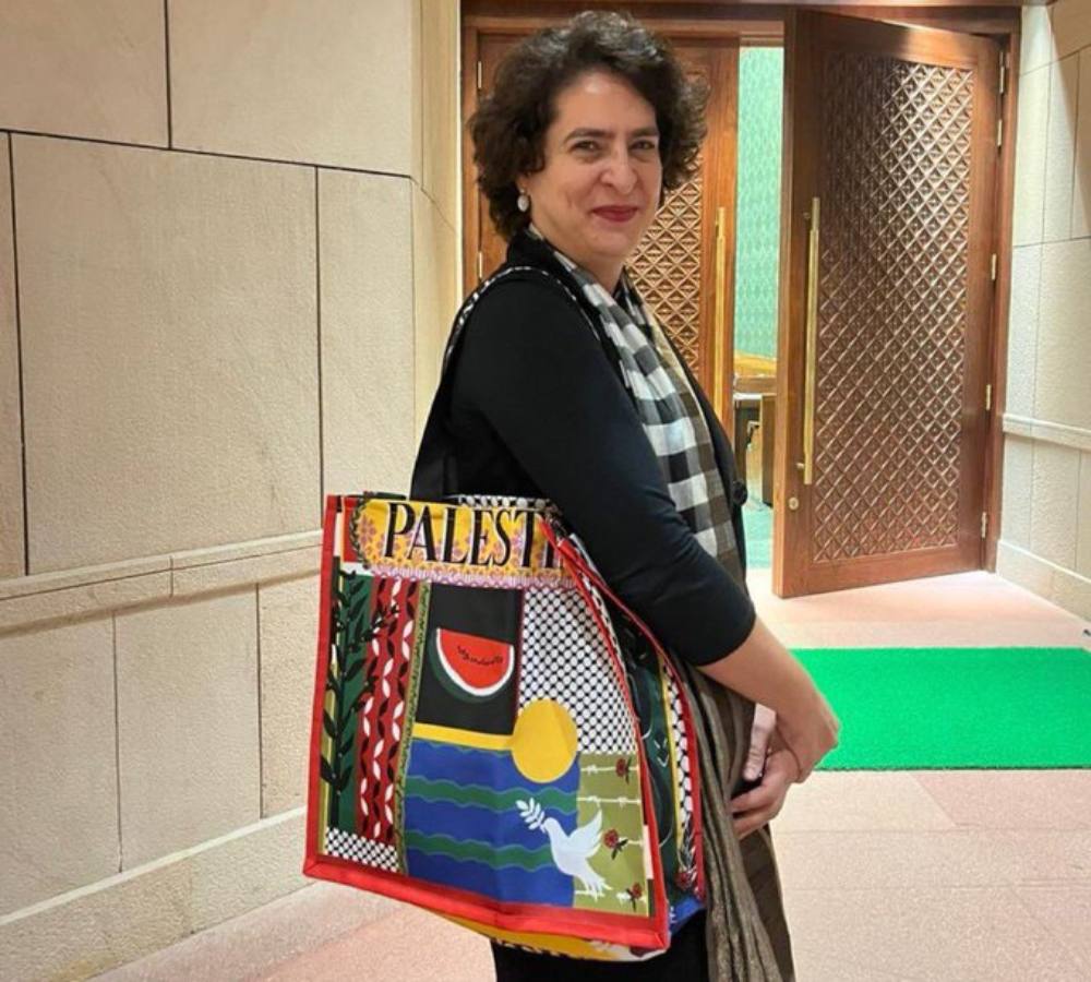 Palestine: प्रियंका गांधी का फिर दिखा ‘फिलिस्तीन प्रेम’,  जिस बैग को लेकर संसद पहुंचीं उस पर लिखा था ‘Palestine’