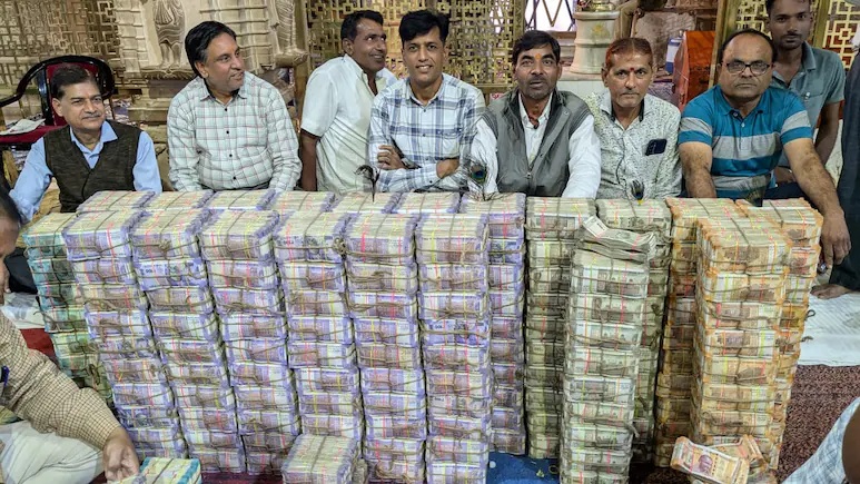 Rajasthan News: सांवलिया सेठ के भंडार में 19 करोड़ से ज्यादा की राशि की गिनती, रिकॉर्ड टूटने की संभावना