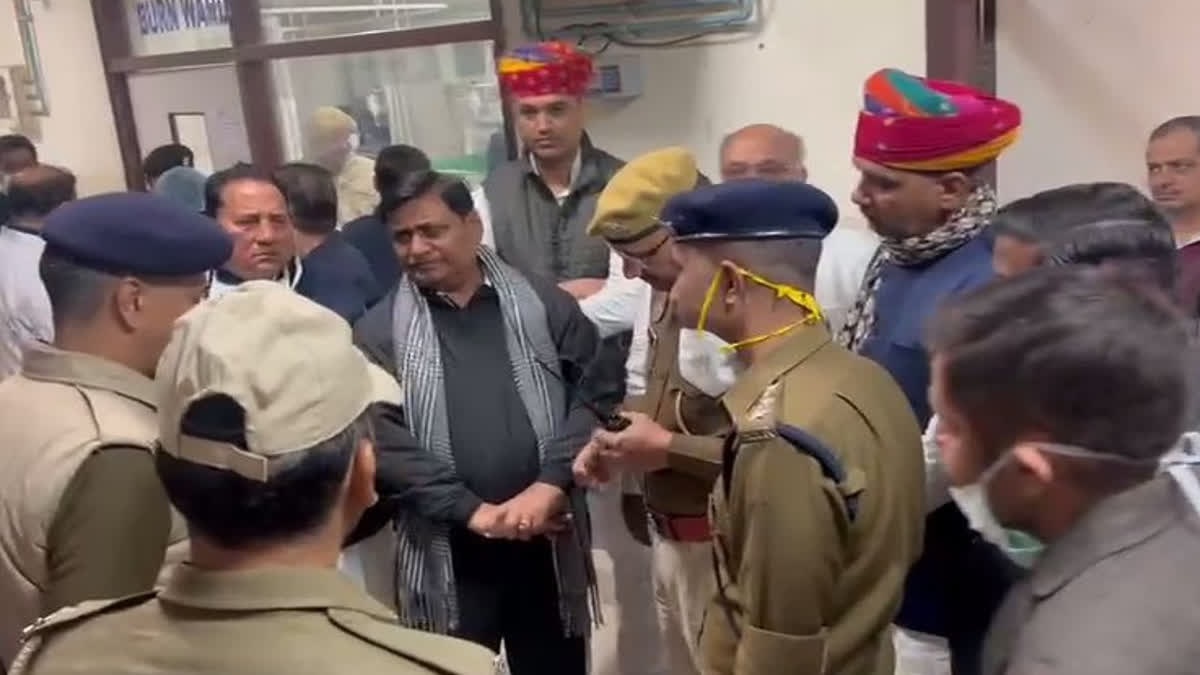 Jaipur Fire: डोटासरा पहुंचे SMS अस्पताल, जाना घायलों का हाल