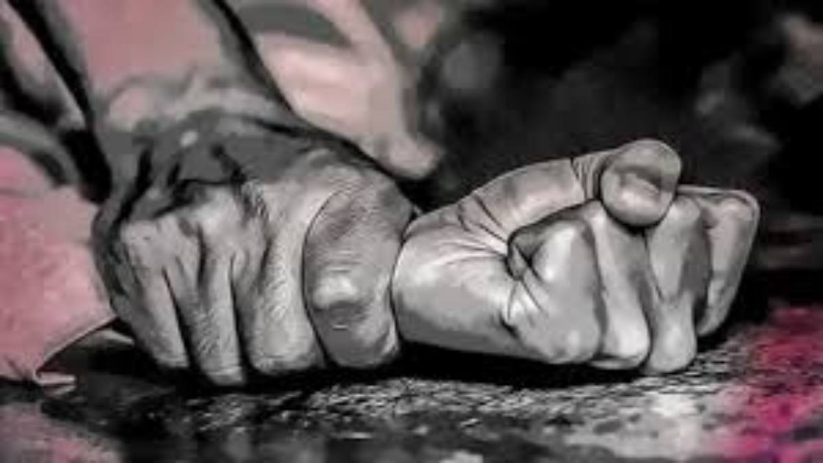 Crime News : इलाज के नाम पर बाबा ने आदिवासी महिला से किया रेप, पुलिस ने किया गिरफ्तार