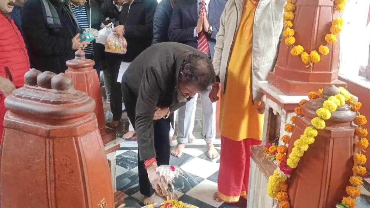 दतिया पहुंचे केंद्रीय मंत्री एसपी सिंह बघेल: मां बगलामुखी के किए दर्शन, वनखंडेश्वर महादेव का किया अभिषेक, मंदिर-मस्जिद विवाद पर कही ये बड़ी बात