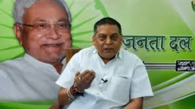 Bihar News: नीरज कुमार ने तेजस्वी यादव पर कसा तंज, कहा- ‘वह प्लास्टर ब्लास्टर थे’