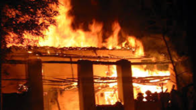 Bihar News: मोतिहारी में दिखा आग का तांडव, 7 घरों के साथ 8 बकरी सहित करीब 10 लाख की संपत्ति जलकर राख