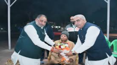 Bihar News: लालू यादव के घर पर पहुंचे योगी सरकार के मंत्री, महाकुंभ में शामिल होने का दिया निमंत्रण