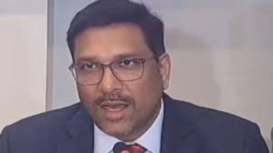 Bihar News: सारे पदों से हटाए गए IAS संजीव हंस, ईडी ने अब इंजीनियर पर दी दबिश
