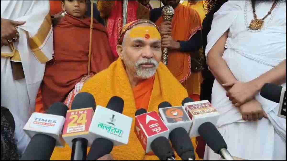 ‘भारत विश्वगुरू नहीं, विश्व चेला बनकर रह गया है…’, शंकराचार्य अविमुक्तेश्वरानंद का बड़ा बयान, कहा- 10 सालों में गोमांस का निर्यात बढ़ा, पूछा- काशी को क्योटो जैसा क्यों बनाया?