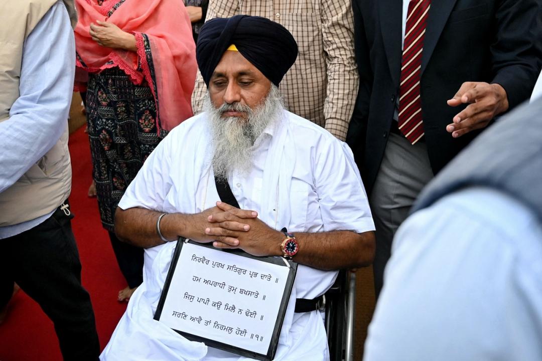 बीते दिन हमला के बाद आज आनंदपुर साहिब पहुंचे सुखबीर सिंह बादल, कड़ी सुरक्षा के घेरे में आए नजर