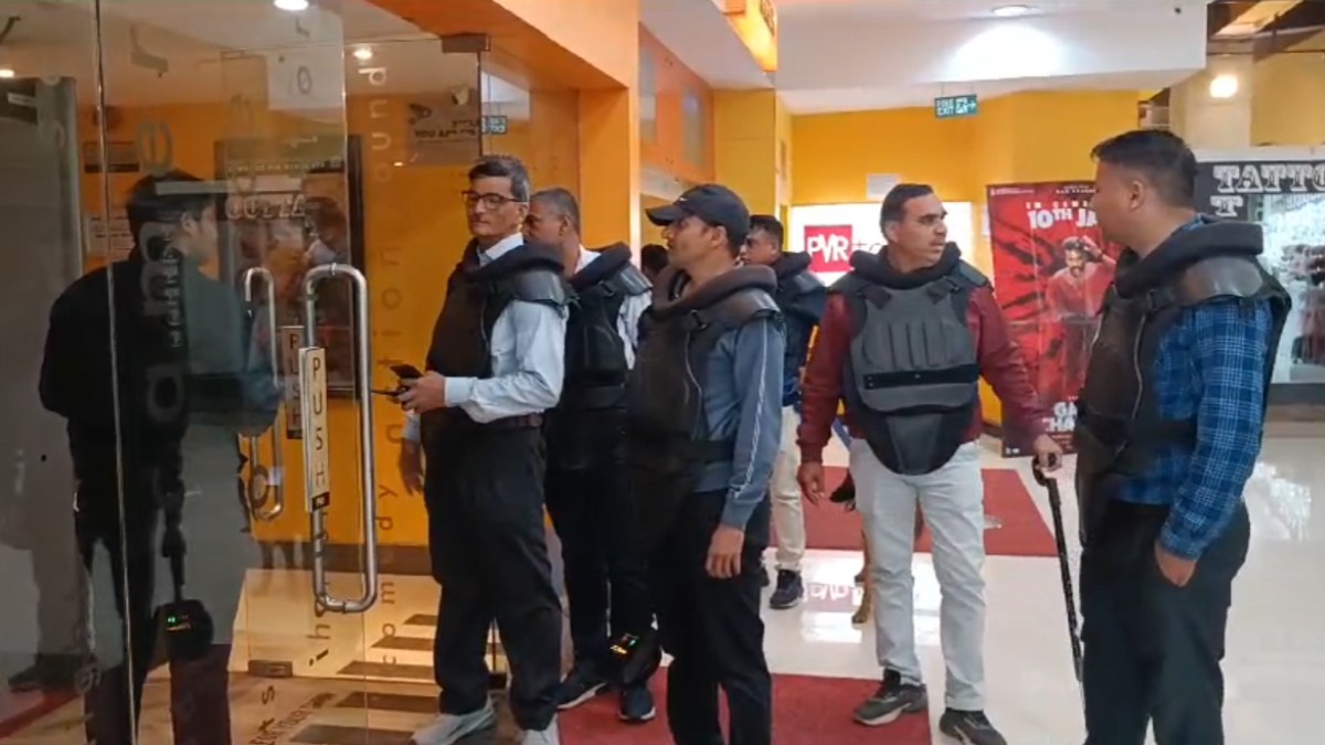 फिल्म ‘पुष्पा 2’ को लेकर उज्जैन में अलर्ट, सिनेमा हॉल में में बीडीएस की टीम ने की सर्चिंग, जानें क्या है वजह 