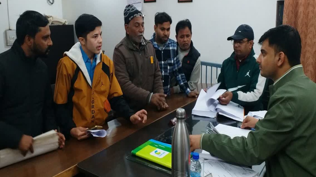Uttarakhand Nikay Chunav : निकाय चुनाव के लिए नॉमिनेशन प्रक्रिया शुरू, फॉर्म खरीदने के लिए लगी लाइन