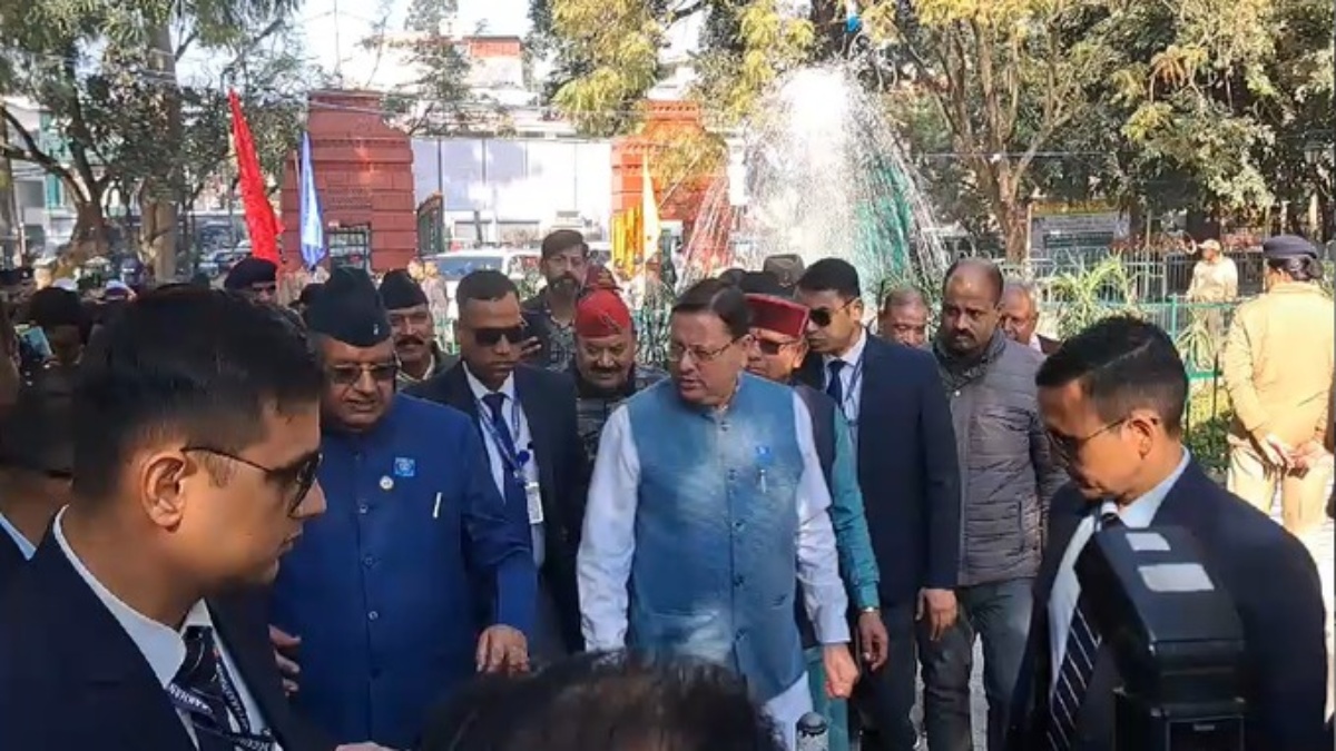 विजय दिवस : शहीद स्मारक पहुंचे CM धामी, अमर जवानों को दी श्रद्धांजलि, पारिजनों को किया सम्मानित