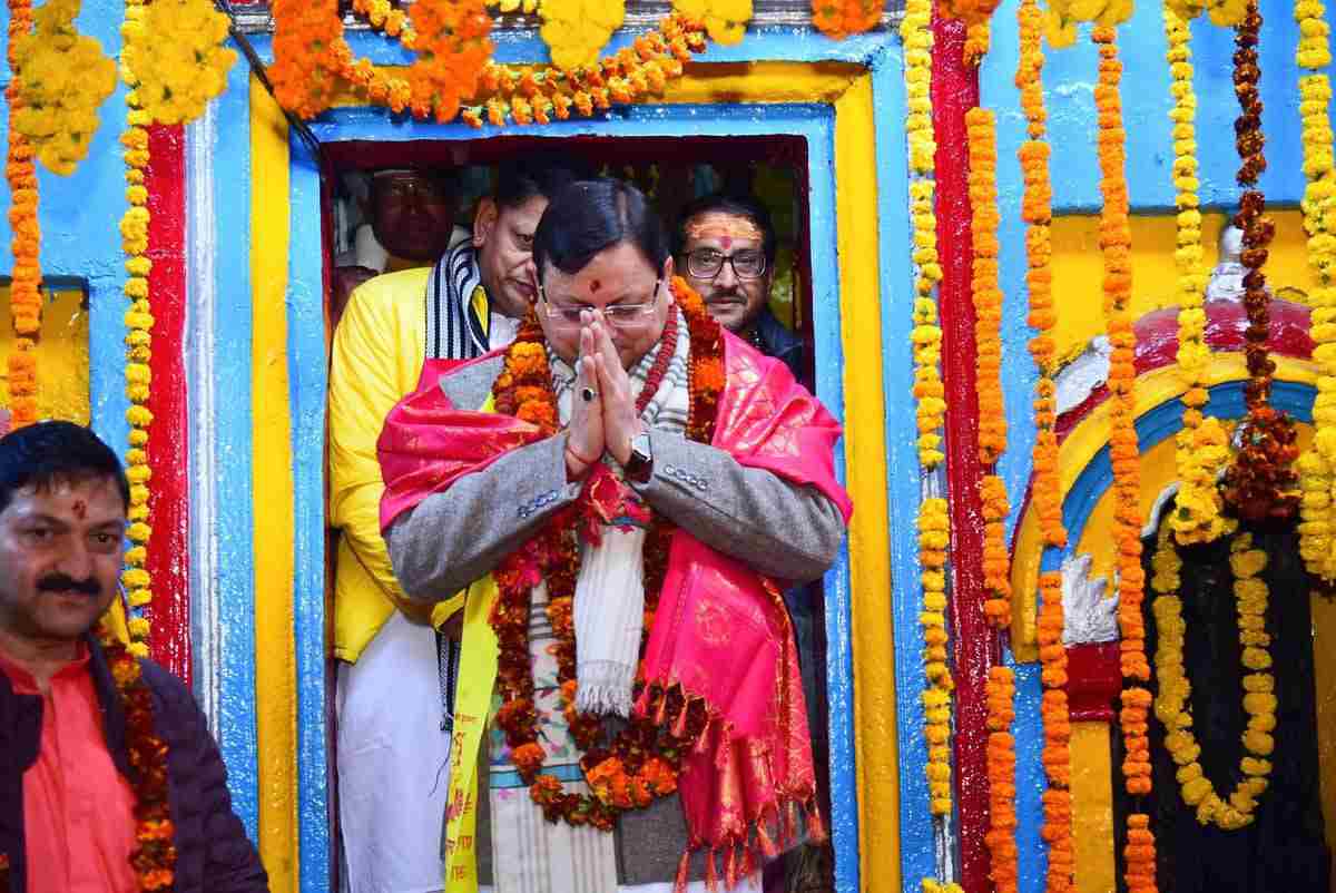 शीतकालीन चारधाम यात्रा की शुरुआत : CM धामी ने ओंकारेश्वर मंदिर उखीमठ में की पूजा अर्चना, बोले- श्रद्धालुओं की यात्रा सुगम हो