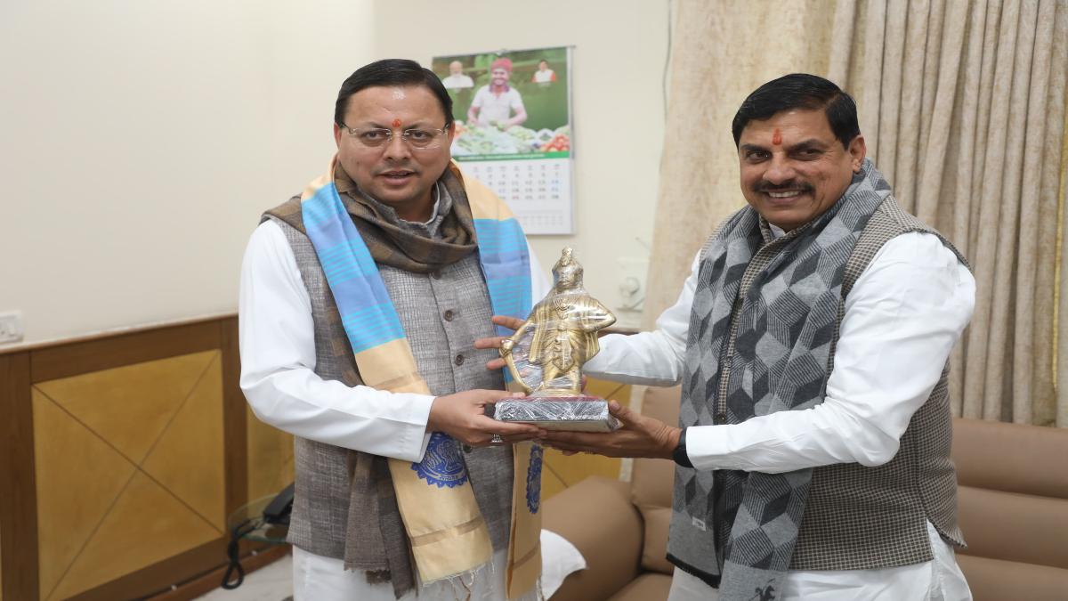 MP पहुंचे उत्तराखंड के सीएम धामी: मुख्यमंत्री डॉ मोहन यादव ने किया स्वागत, भोपाल से सागर के लिए हुए रवाना