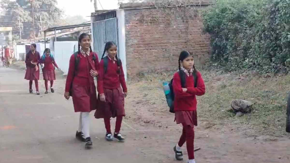 शीत ऋतु के कारण स्कूल टाइमिंग में बदलाव: उमरिया में सुबह 9 बजे से लगेंगी प्री प्रायमरी से 8वीं तक की कक्षाएं, आदेश जारी