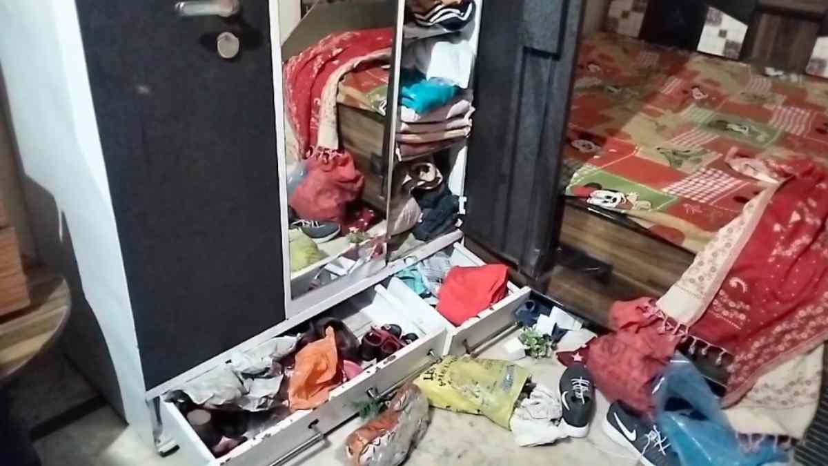 शादी में गया परिवार, घर में लगी चपत: बदमाशों ने डाली डकैती, बंदूक की नोक पर महिला को बनाया बंधक, फिर…