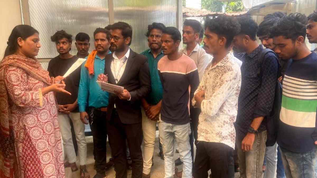 MPPSC एक्जाम सेंटर से वंचित पांढुर्णा: बजरंग दल के कार्यकर्ताओं ने कलेक्टर को सौंपा ज्ञापन, परीक्षा केंद्र बनाने की मांग