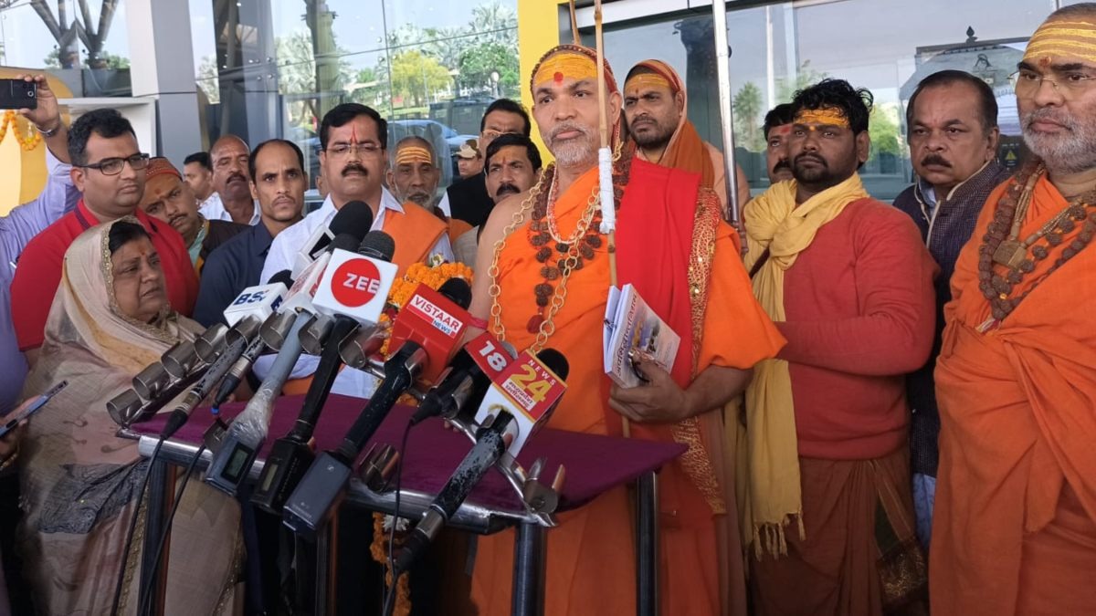 ‘बंटोगे तो कटोगे’ को शंकराचार्य अविमुक्तेश्वरानंद ने बताया गलत, कहा- 2024 में ही क्यों दिया जा रहा है यह नारा…