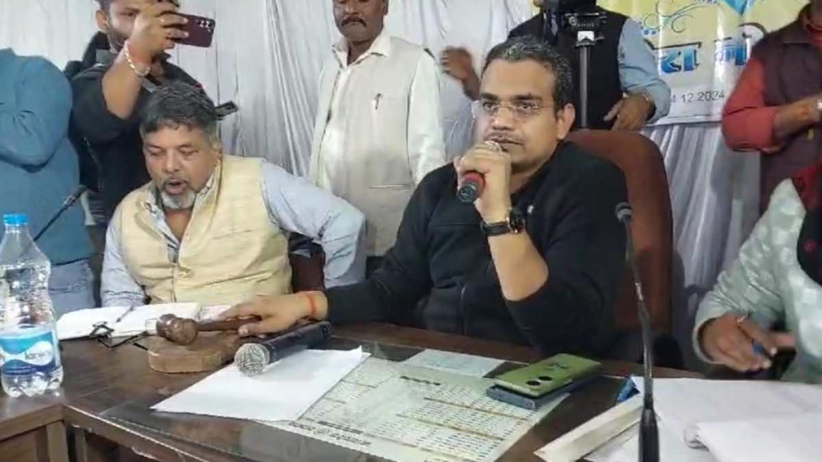 पन्ना में हीरों की नीलामी का दूसरा दिन: मुख्य आकर्षण का केंद्र रहा 16 कैरेट 10 सेंट का यह बेशकीमती हीरा, सूरत से आए कारोबारी ने खरीदा