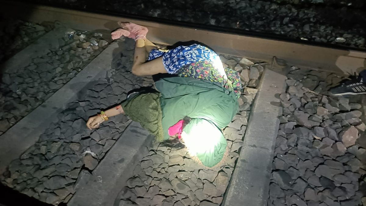 दिल दहलाने वाली घटनाः छत्तीसगढ़ एक्सप्रेस ट्रेन से टकराई महिला, मौके पर ही मौत, 6 माह का मासूम बाल बाल बचा
